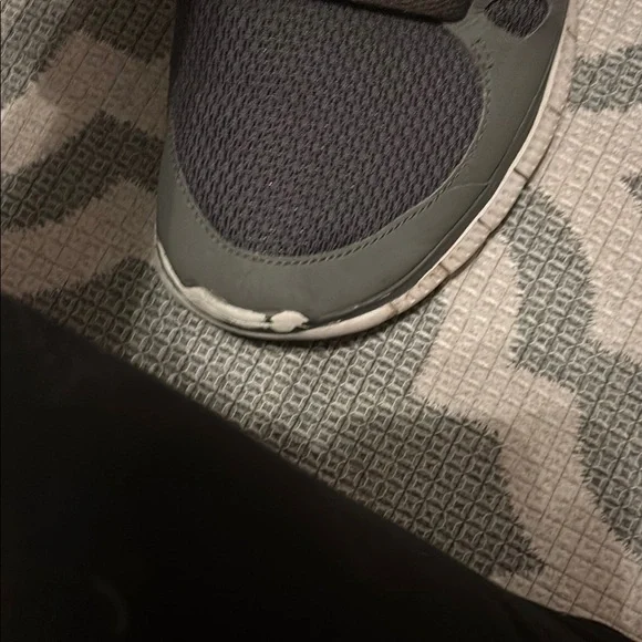 Nike Women's Black and Pink Running Shoes - Picture 8 of 9